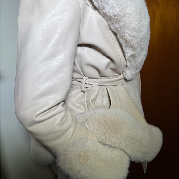 Flam Mode Elegant Cream Faux Fur Trimmed Coat - Picture 6 of 13